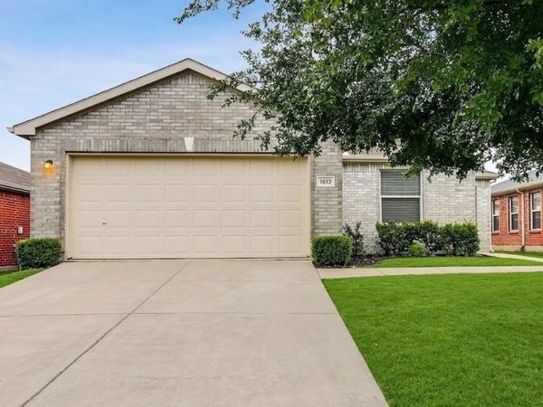 1613 Crown Point Drive, Little Elm, TX 75036