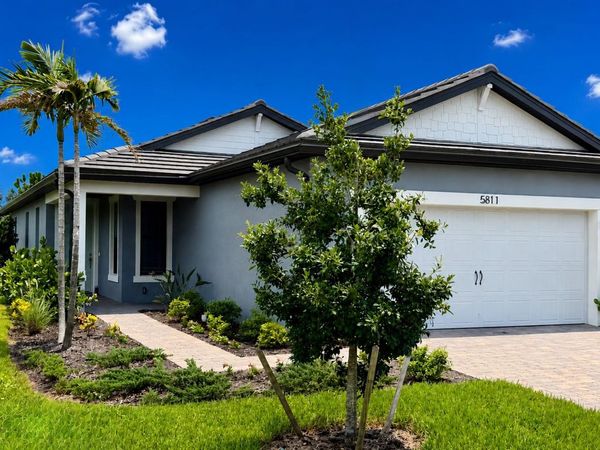 5811 SILVERSIDE PINE COURT, LAKEWOOD RANCH, FL 34211