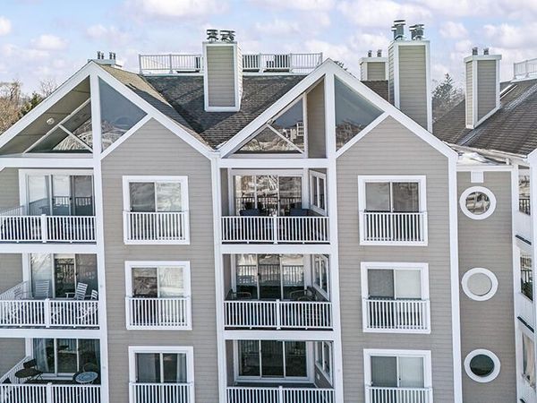 300 Oselka Drive, Unit 464, New Buffalo, MI 49117