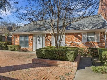 907 Roaring Springs Road, Fort Worth, TX 76114