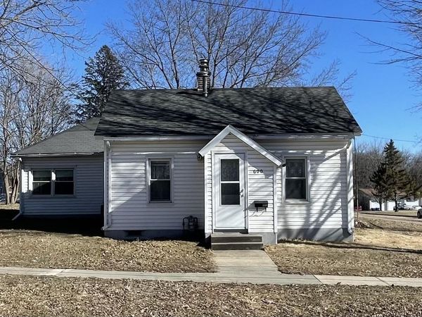 600 NE 8th Ave, Independence, IA 50644