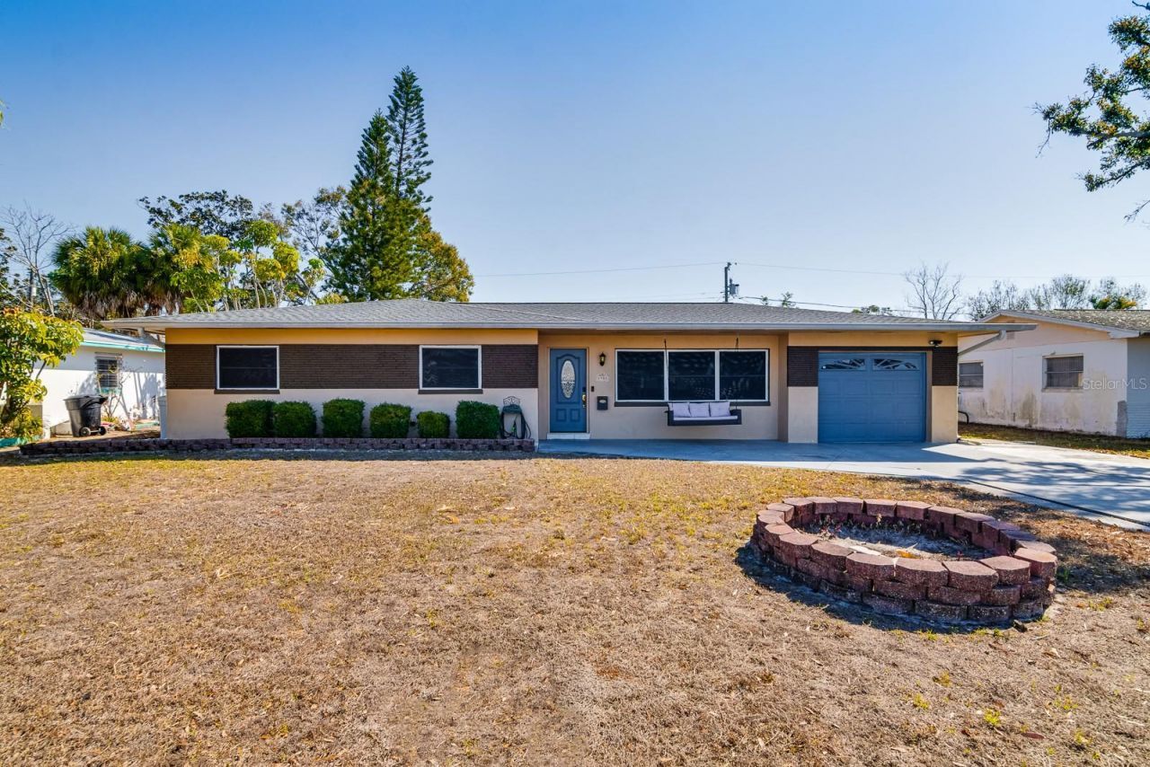 1901 Winchester Road N, Saint Petersburg, FL 33710 Photo