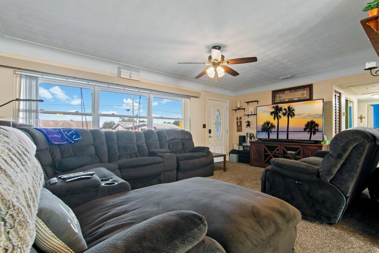 1901 Winchester Road N, Saint Petersburg, FL 33710 Photo