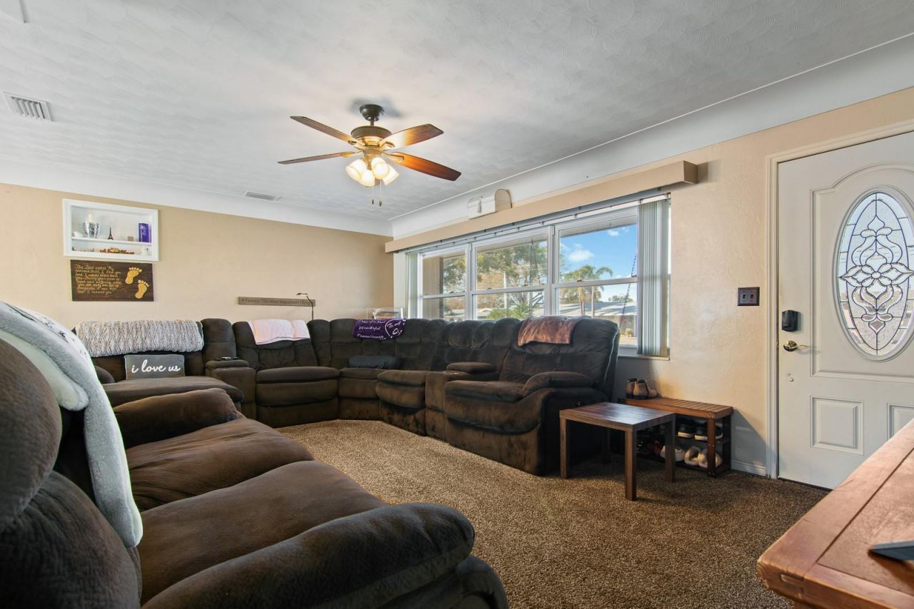 1901 Winchester Road N, Saint Petersburg, FL 33710 Photo