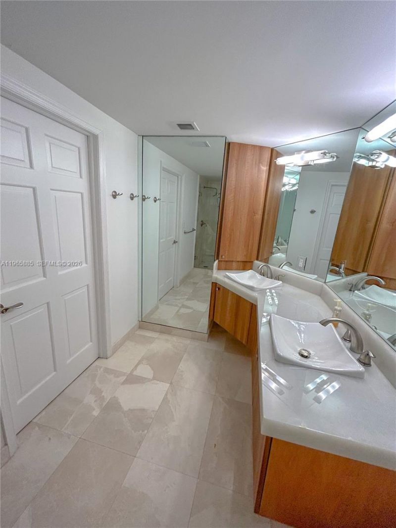 19501 W Country Club Dr , Unit 1209, Aventura, FL 33180 Photo