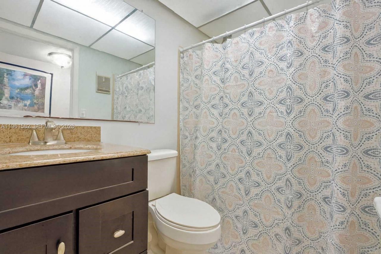 921 NE 199th St, Unit 107, Miami, FL 33179 Photo