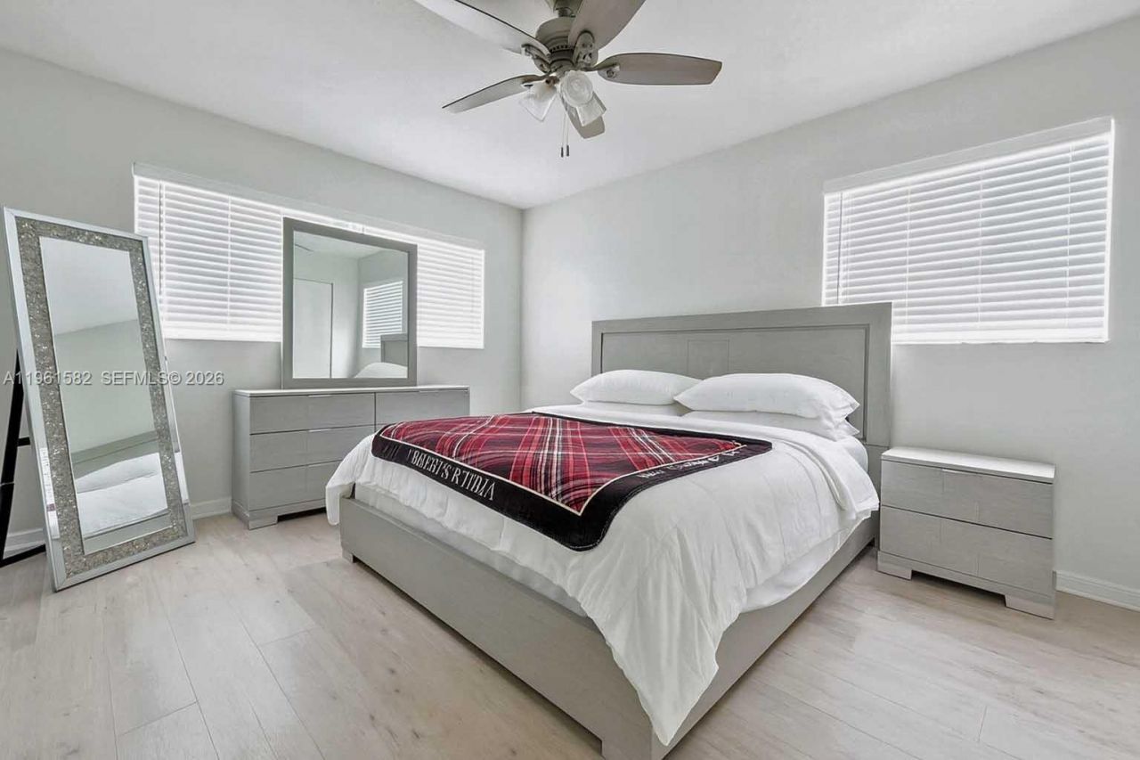 921 NE 199th St, Unit 107, Miami, FL 33179 Photo