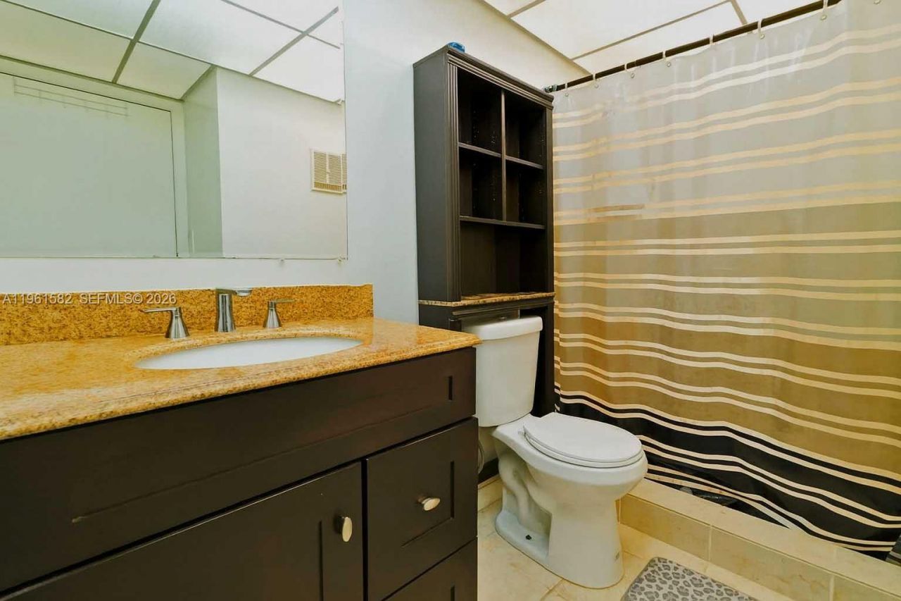 921 NE 199th St, Unit 107, Miami, FL 33179 Photo