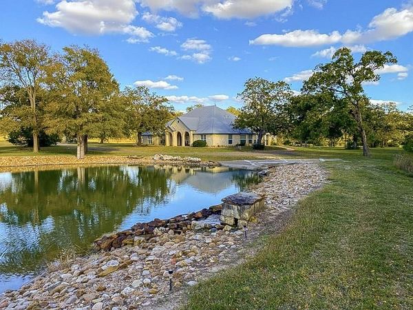 1036 Sherrill LN, Lexington, TX 78947