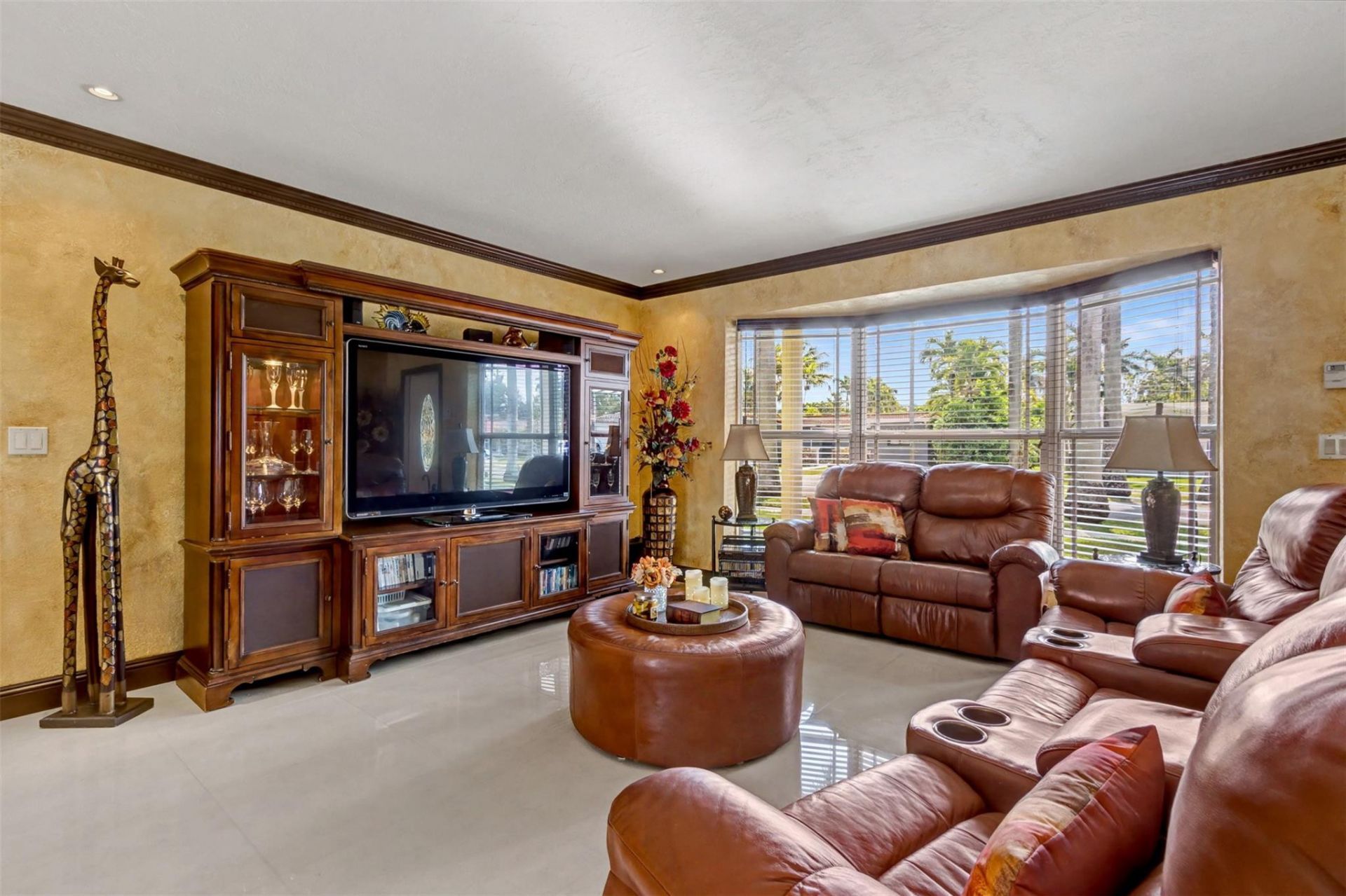 1017 NE 4th Street, Hallandale Beach, FL 33009 Photo