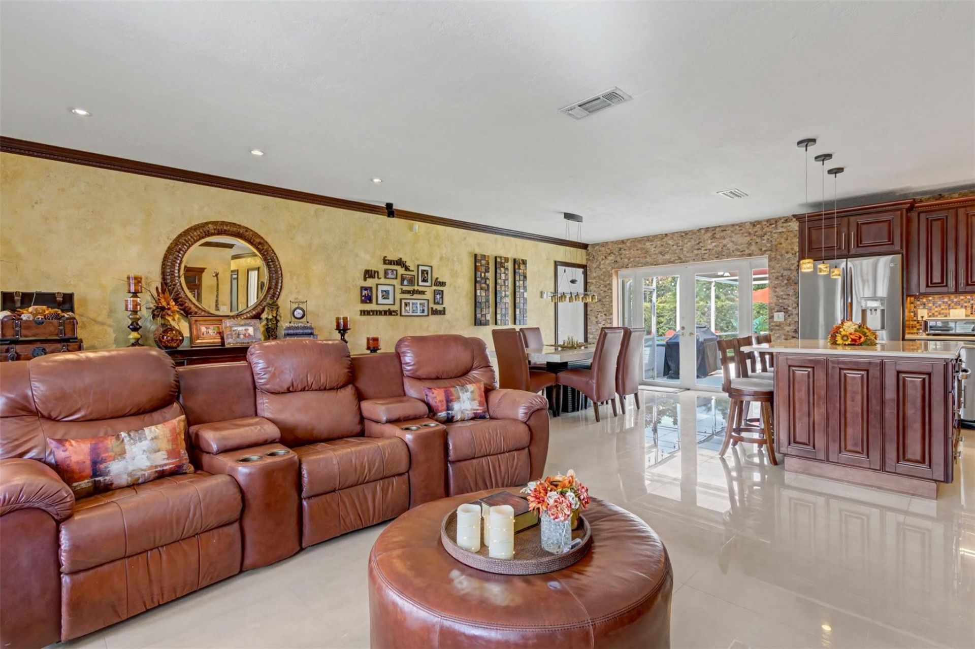 1017 NE 4th Street, Hallandale Beach, FL 33009 Photo