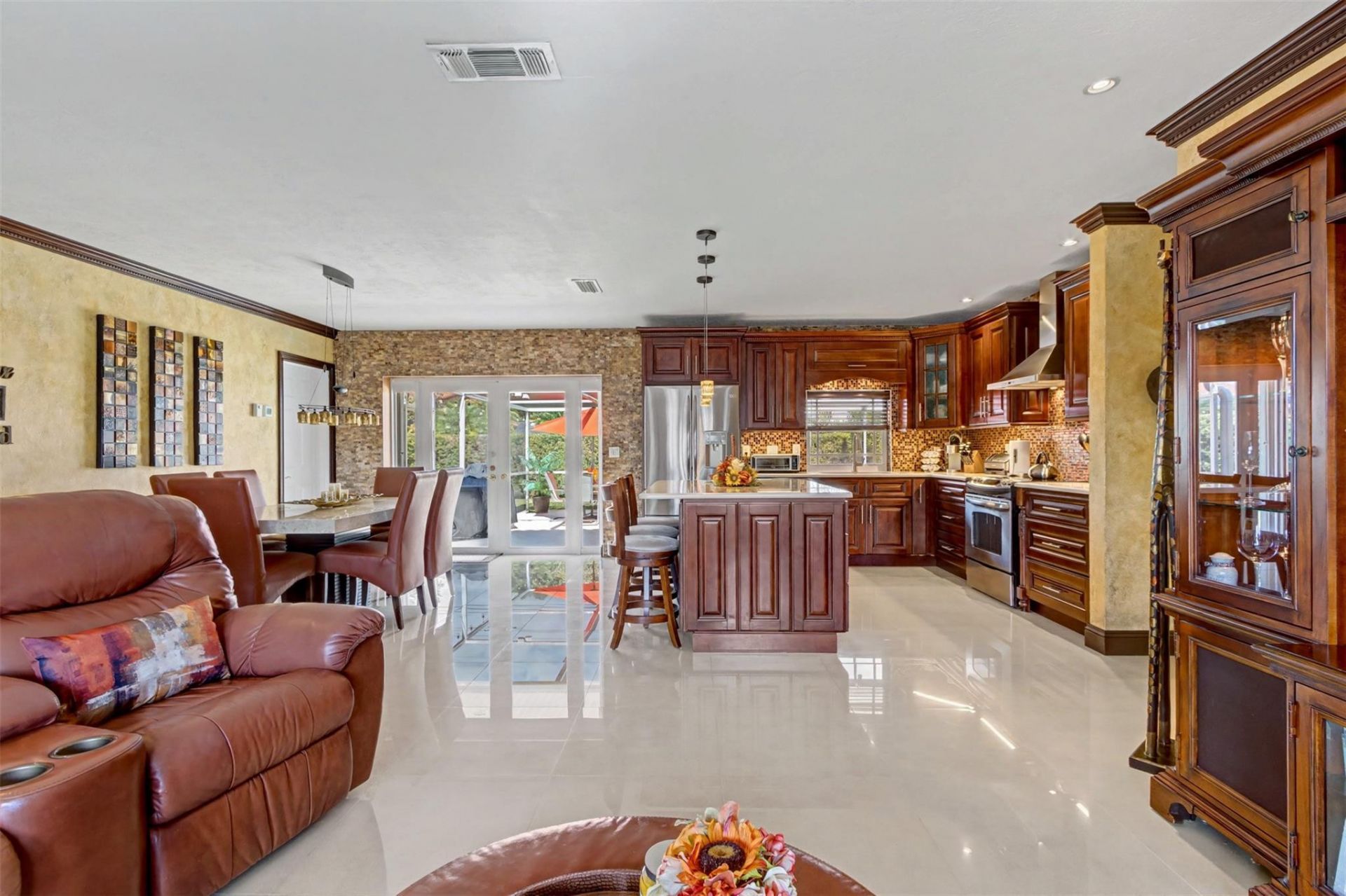 1017 NE 4th Street, Hallandale Beach, FL 33009 Photo