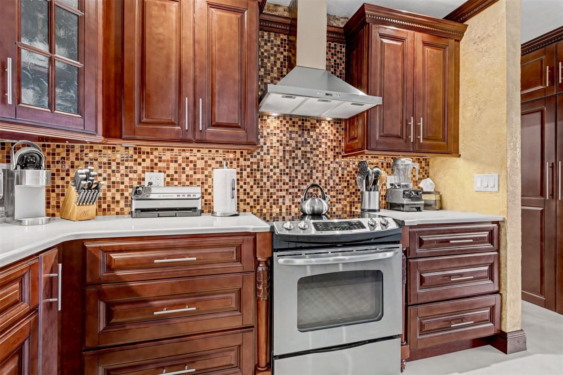 1017 NE 4th Street, Hallandale Beach, FL 33009 Photo