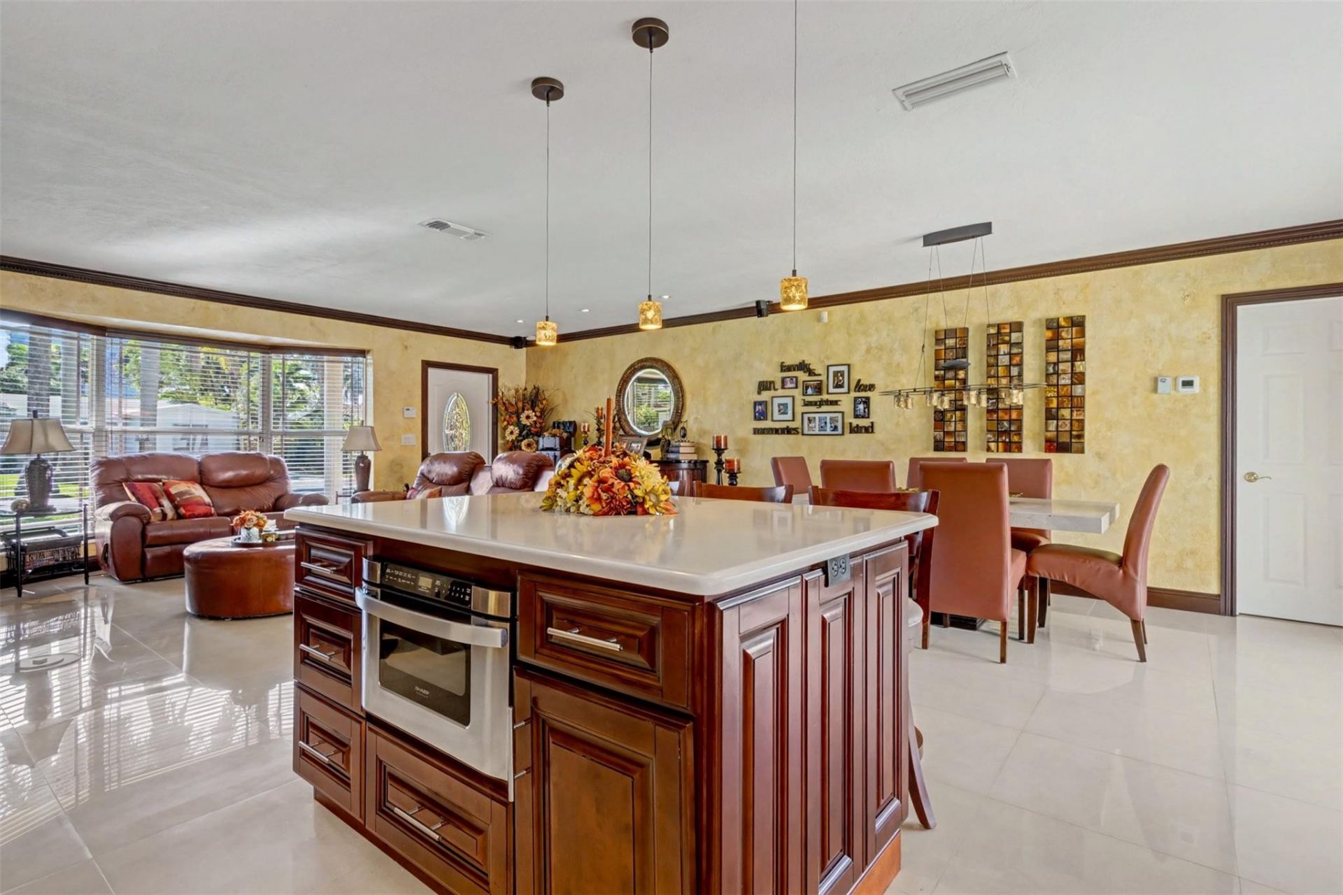 1017 NE 4th Street, Hallandale Beach, FL 33009 Photo