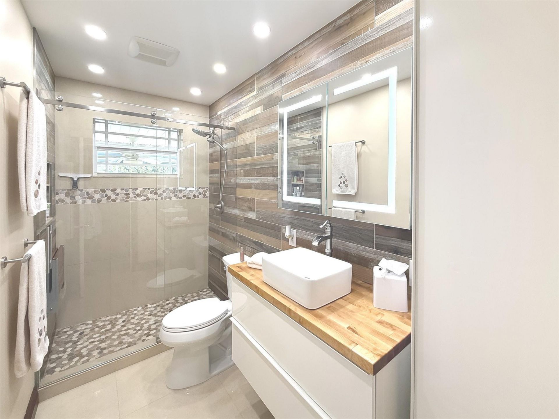 1017 NE 4th Street, Hallandale Beach, FL 33009 Photo