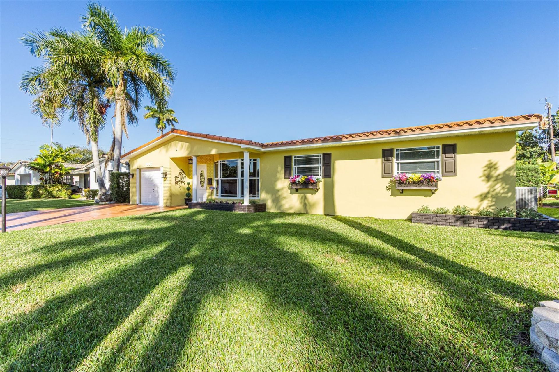 1017 NE 4th Street, Hallandale Beach, FL 33009 Photo