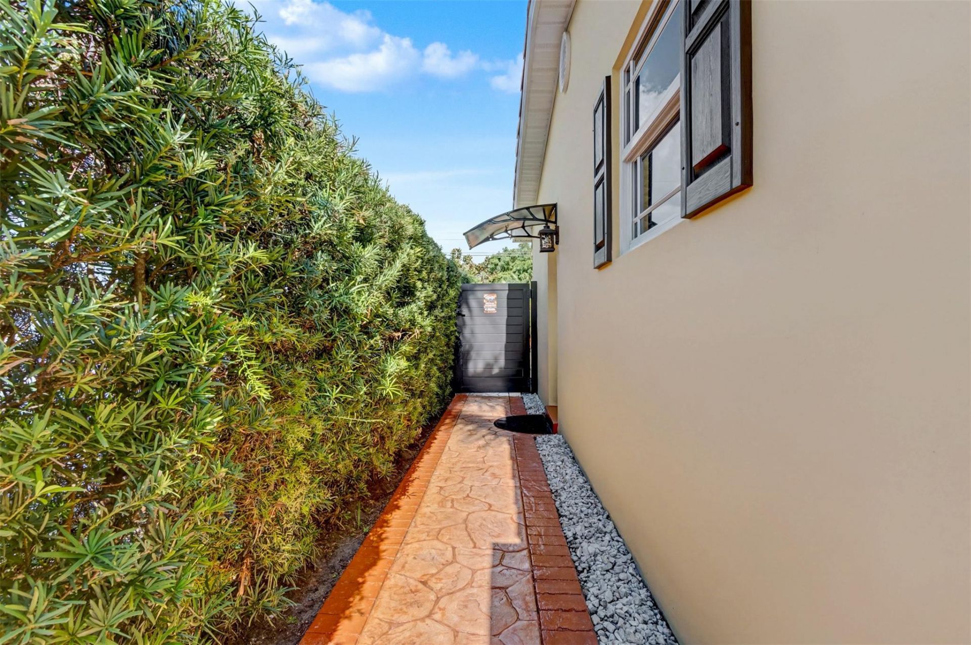 1017 NE 4th Street, Hallandale Beach, FL 33009 Photo