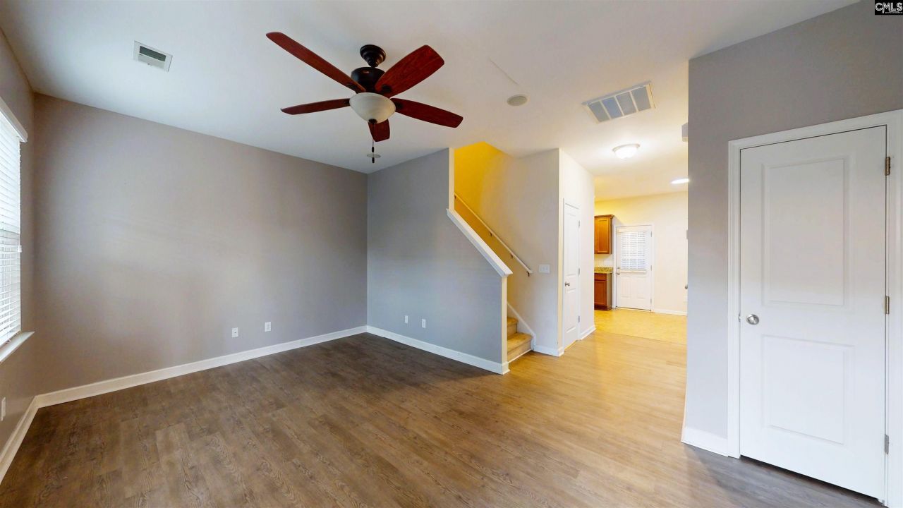 215 Favorite Court  Photo 4