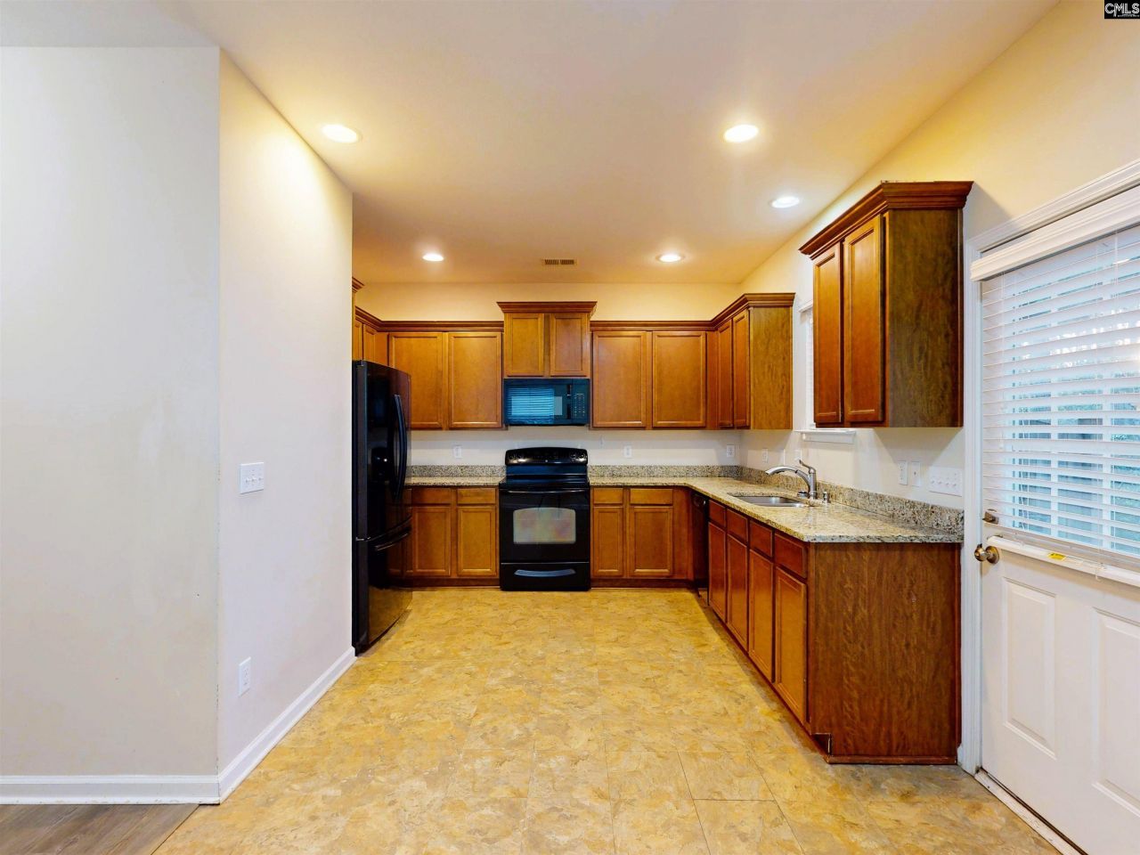 215 Favorite Court  Photo 6