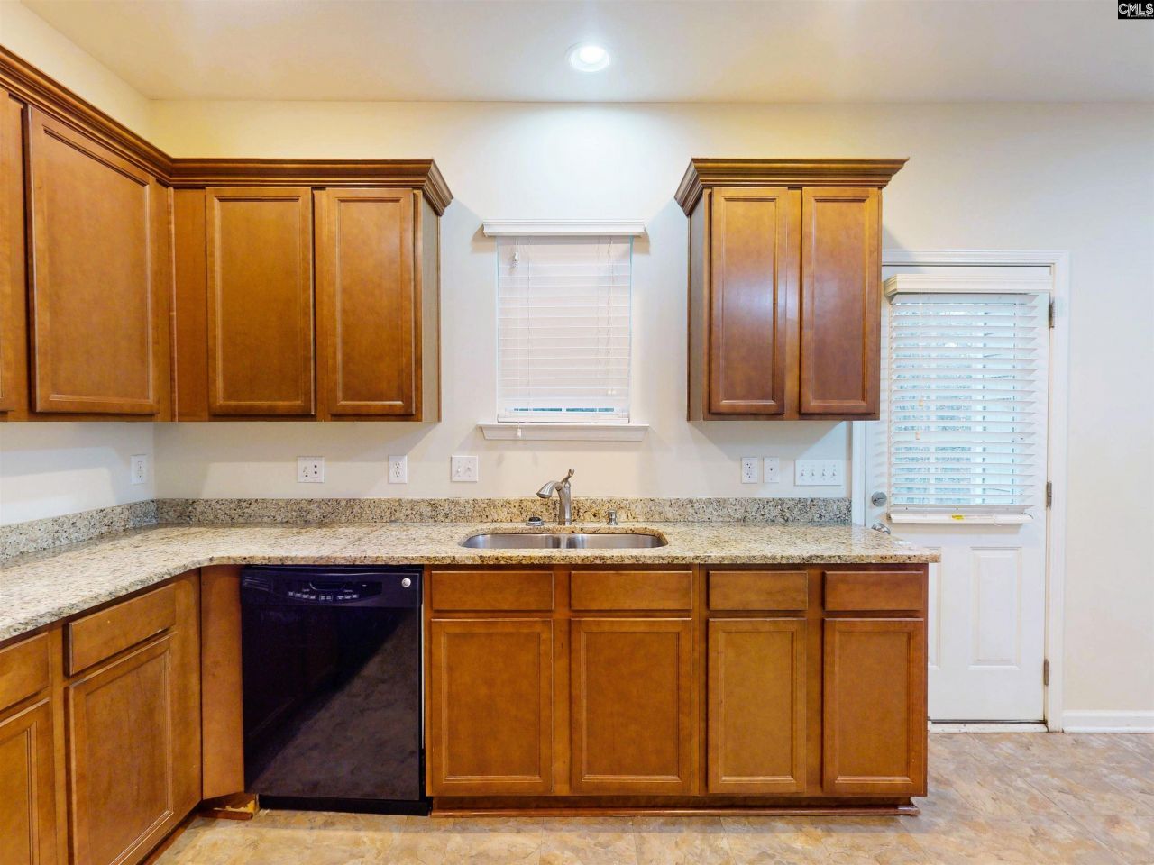 215 Favorite Court  Photo 7