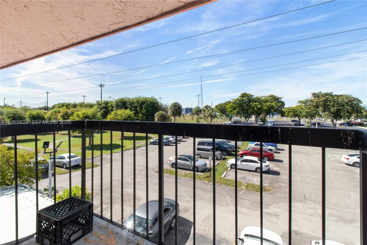 2162 W 60th St , Unit 14203, Hialeah, FL 33016 Photo