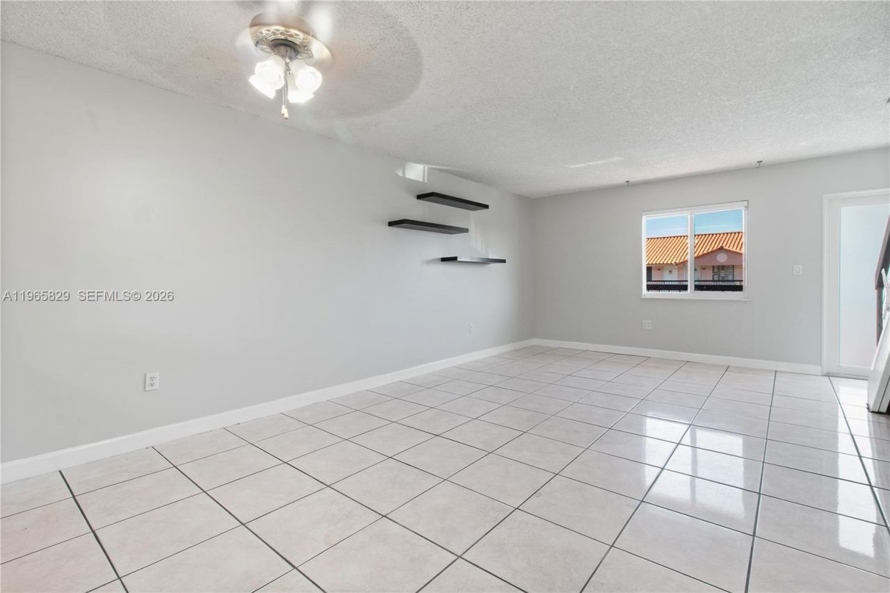 2162 W 60th St , Unit 14203, Hialeah, FL 33016 Photo
