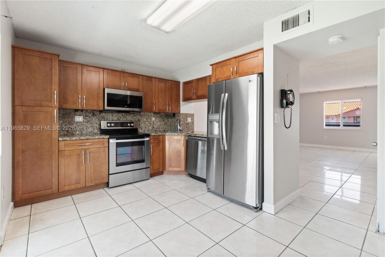2162 W 60th St , Unit 14203, Hialeah, FL 33016 Photo