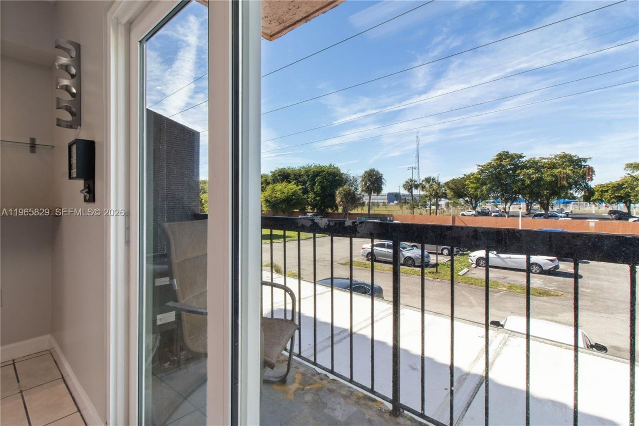 2162 W 60th St , Unit 14203, Hialeah, FL 33016 Photo