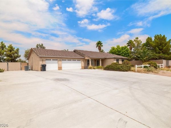 30 Diamond Bar Road, Pahrump, NV 89048