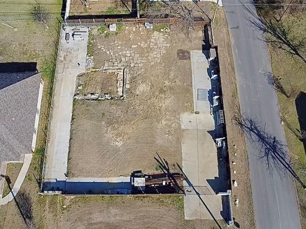 426 Sabine Avenue , Cleburne, TX 76031