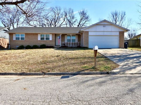 1227 W Countrywood Circle, Rogers, AR 72756