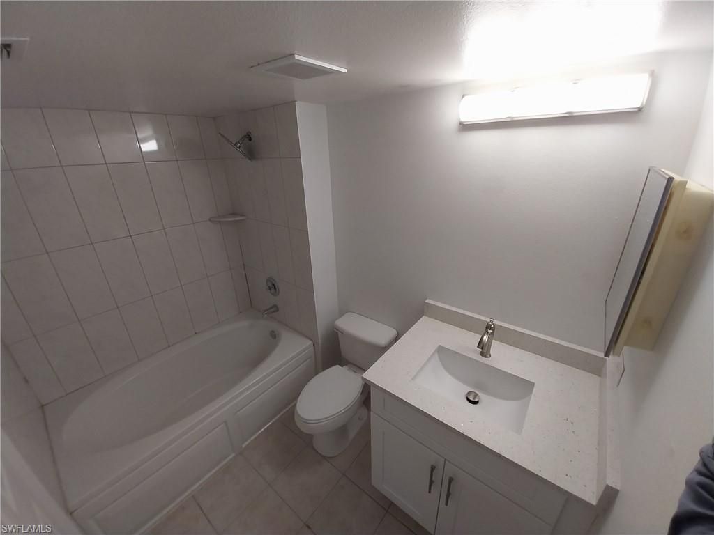 8950 Colonnades Ct E, Unit 824, Bonita Springs, FL 34135 Photo