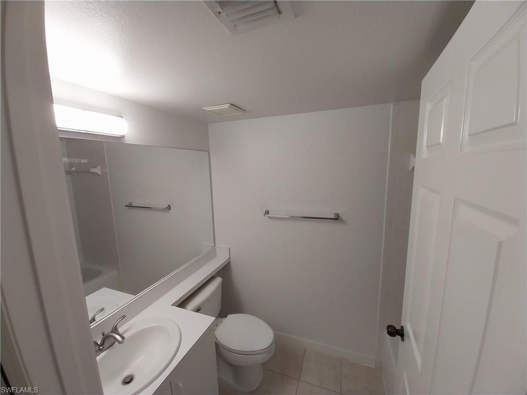8950 Colonnades Ct E, Unit 824, Bonita Springs, FL 34135 Photo