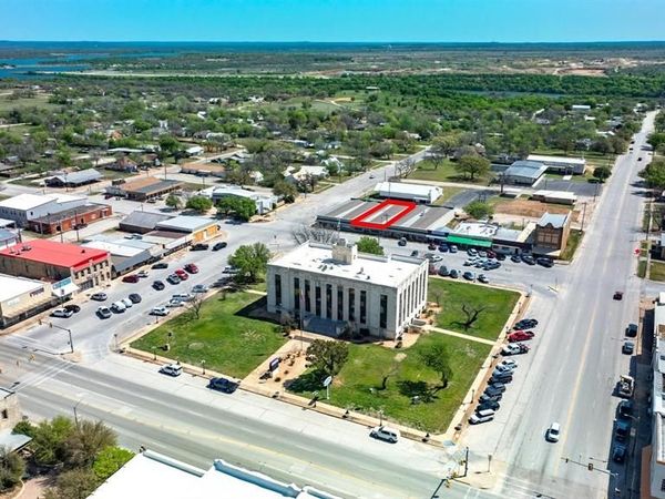 128 N North Church Street, Jacksboro, TX 76458