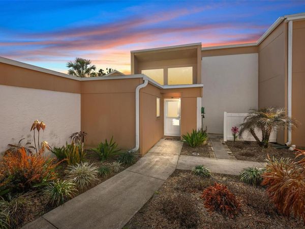 1051 S HIGHLAND STREET, Unit A, MOUNT DORA, FL 32757