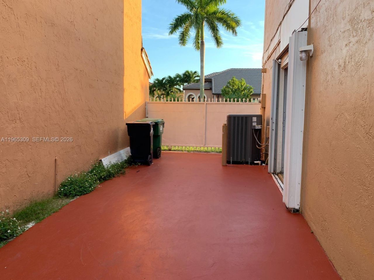 12447 NW 7th St, Miami, FL 33182 Photo