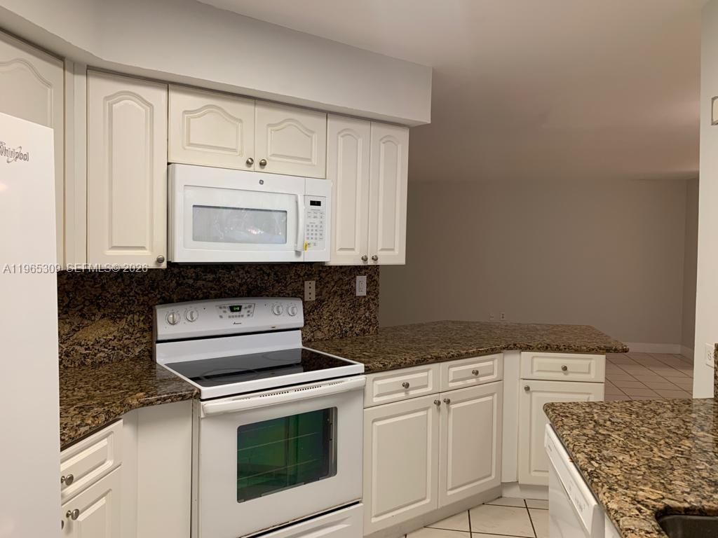 12447 NW 7th St , Miami, FL 33182 Photo