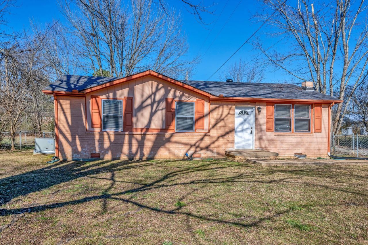 10040 W Green Cemetery Rd, Bon Aqua, TN 37025 Main Photo