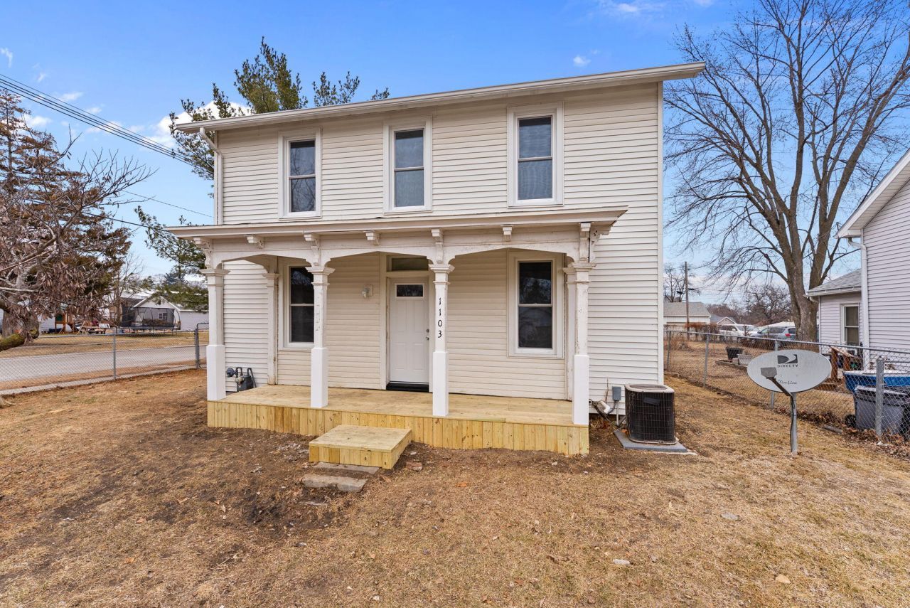 1103 E 8th St, Muscatine, IA 52761 Main Photo