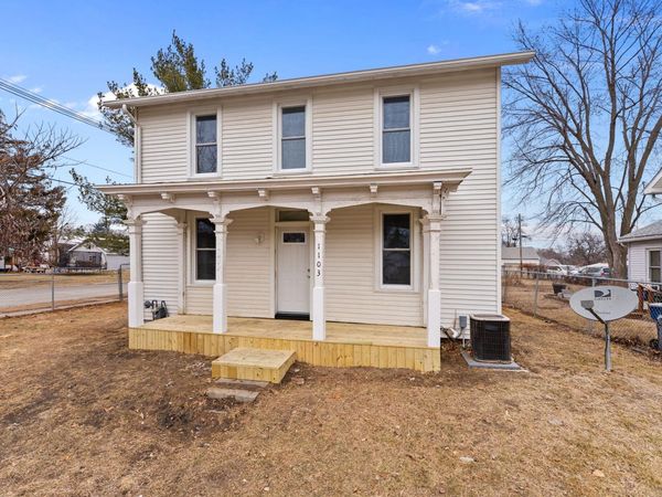 1103 E 8TH ST, Muscatine, IA 52761