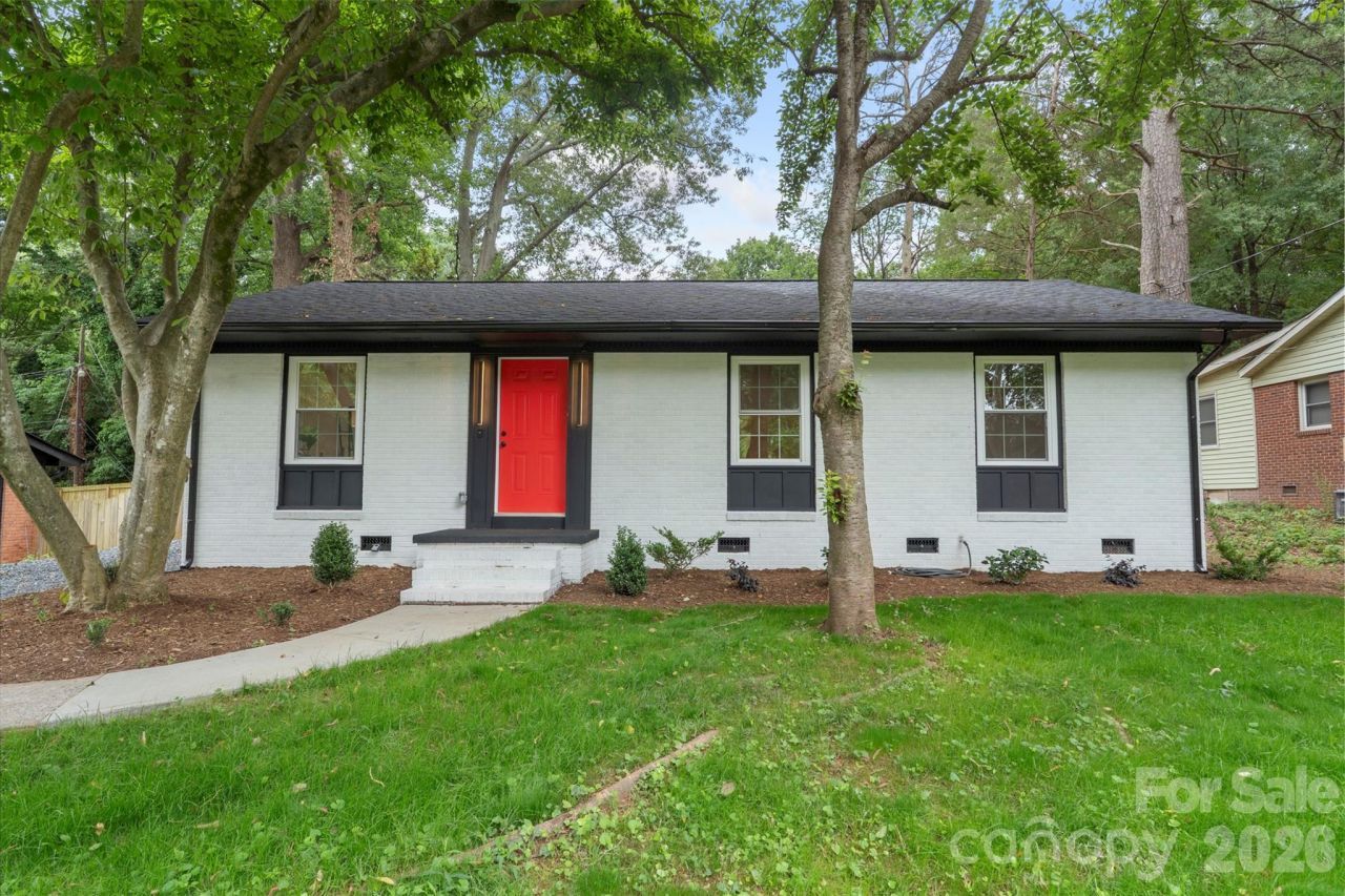 3900 Colebrook Road, Charlotte, NC 28215 Main Photo