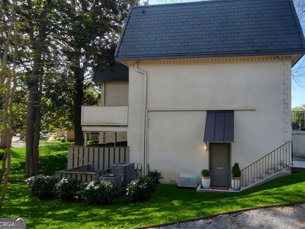 64 NW Chaumont Square NW, Atlanta, GA 30327