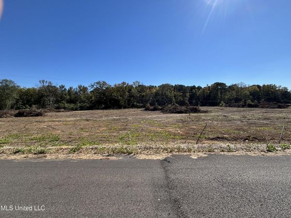 Country Lane, Philadelphia, MS 39350