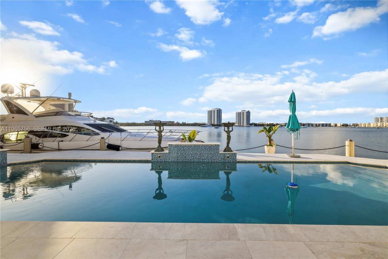 16479 NE 30th Ave, North Miami Beach, FL 33160 Photo