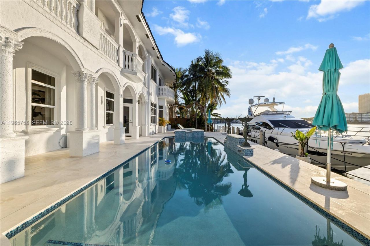 16479 NE 30th Ave, North Miami Beach, FL 33160 Photo