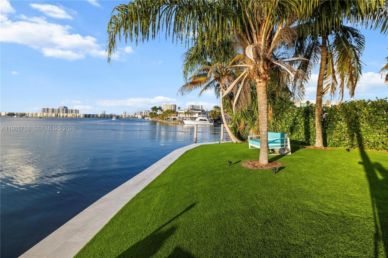 16479 NE 30th Ave, North Miami Beach, FL 33160 Photo