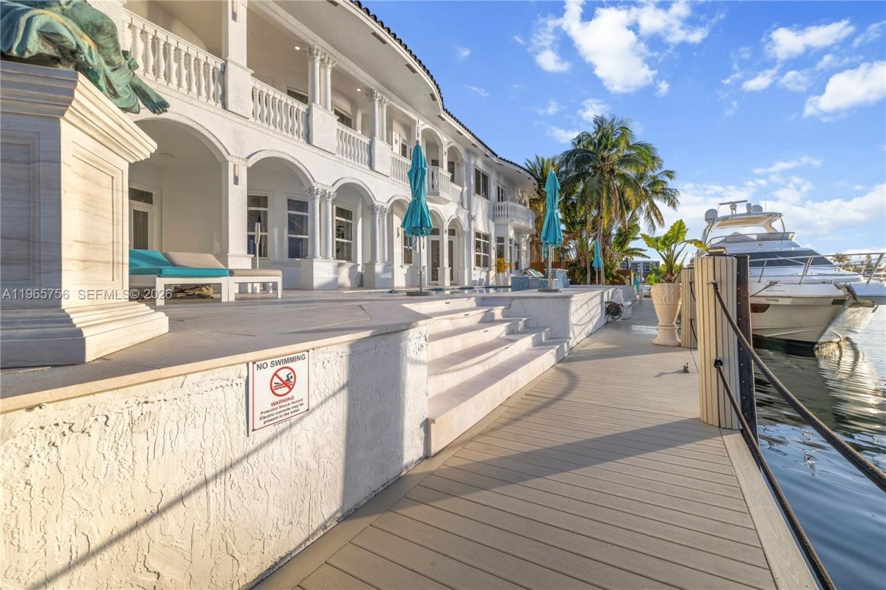 16479 NE 30th Ave, North Miami Beach, FL 33160 Photo