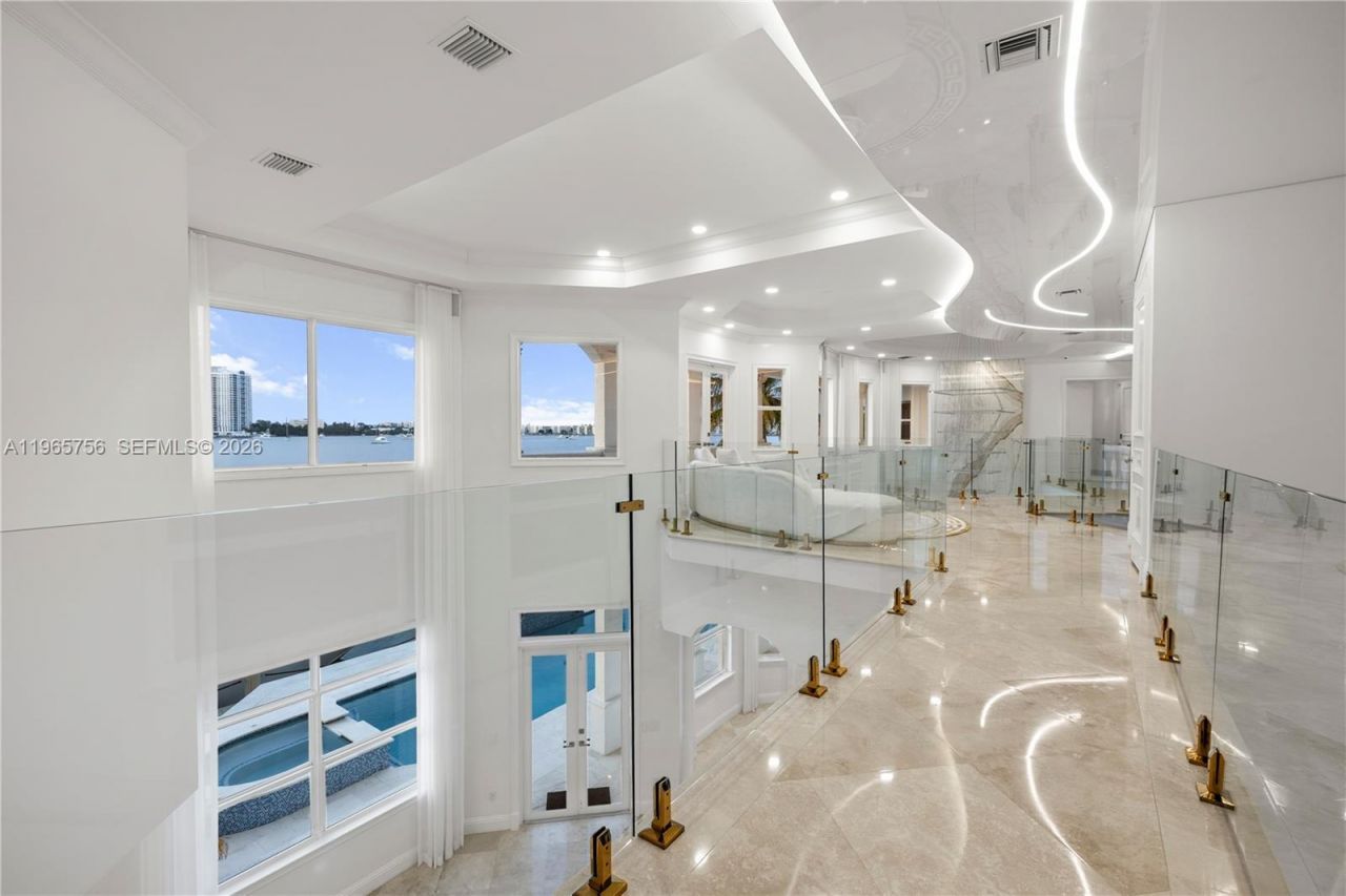 16479 NE 30th Ave, North Miami Beach, FL 33160 Photo