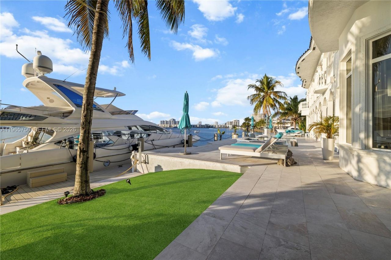 16479 NE 30th Ave, North Miami Beach, FL 33160 Photo