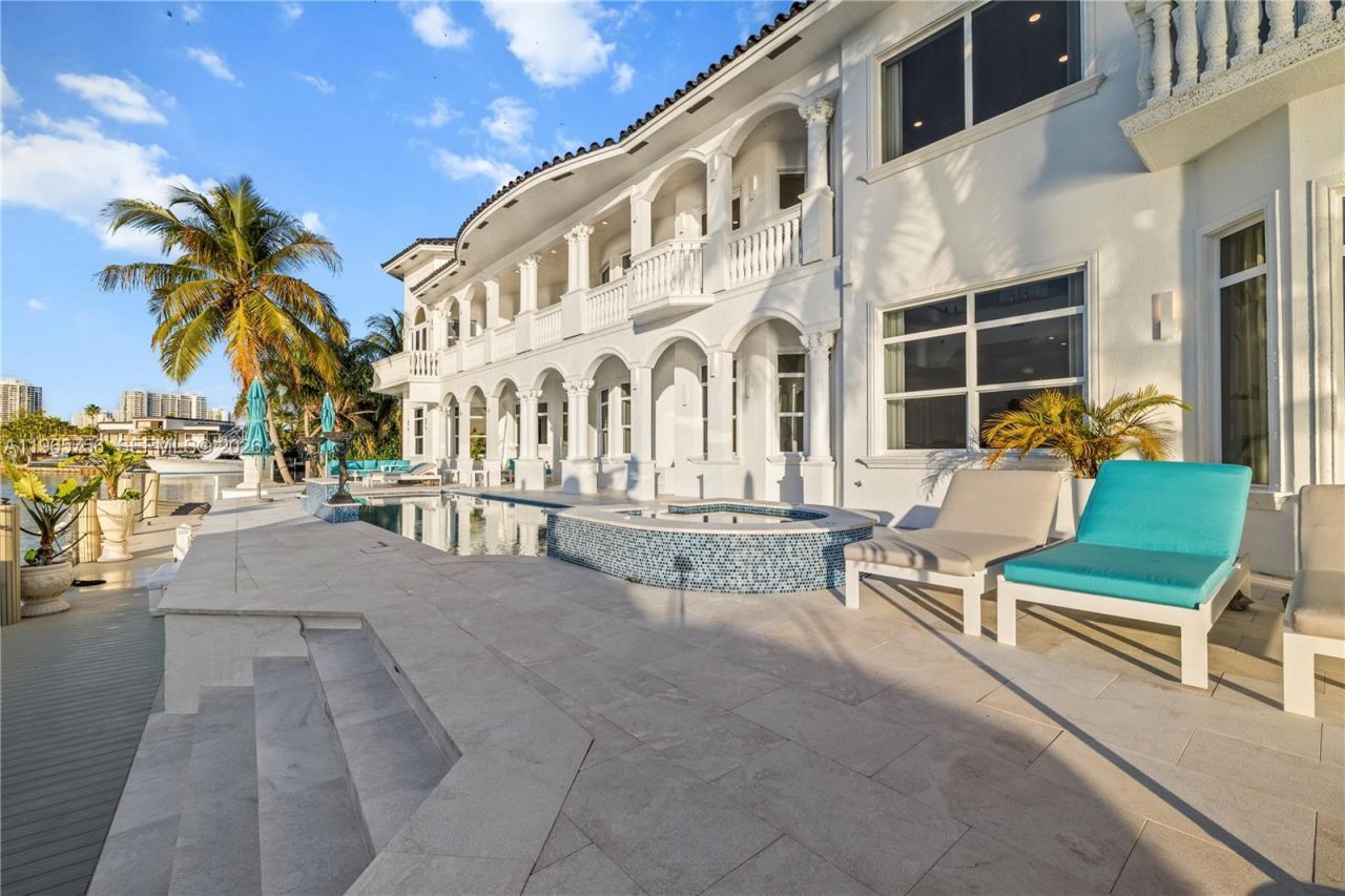 16479 NE 30th Ave, North Miami Beach, FL 33160 Photo